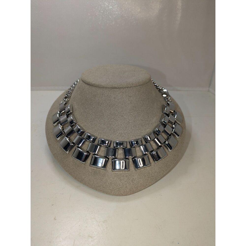 ⭐3/$30⭐ Silver Tone Chunky Geometric Link Statement Bib Necklace - Picture 5 of 5